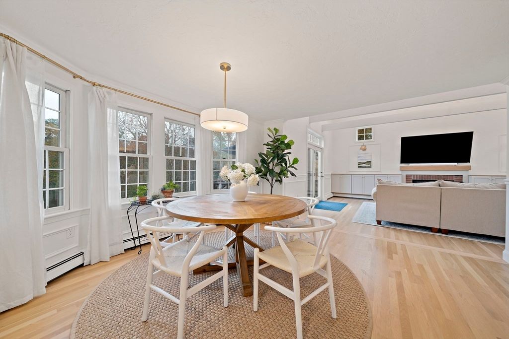 Dining room, Interior, Living room, Pendant Lights, Wood Texture Flooring