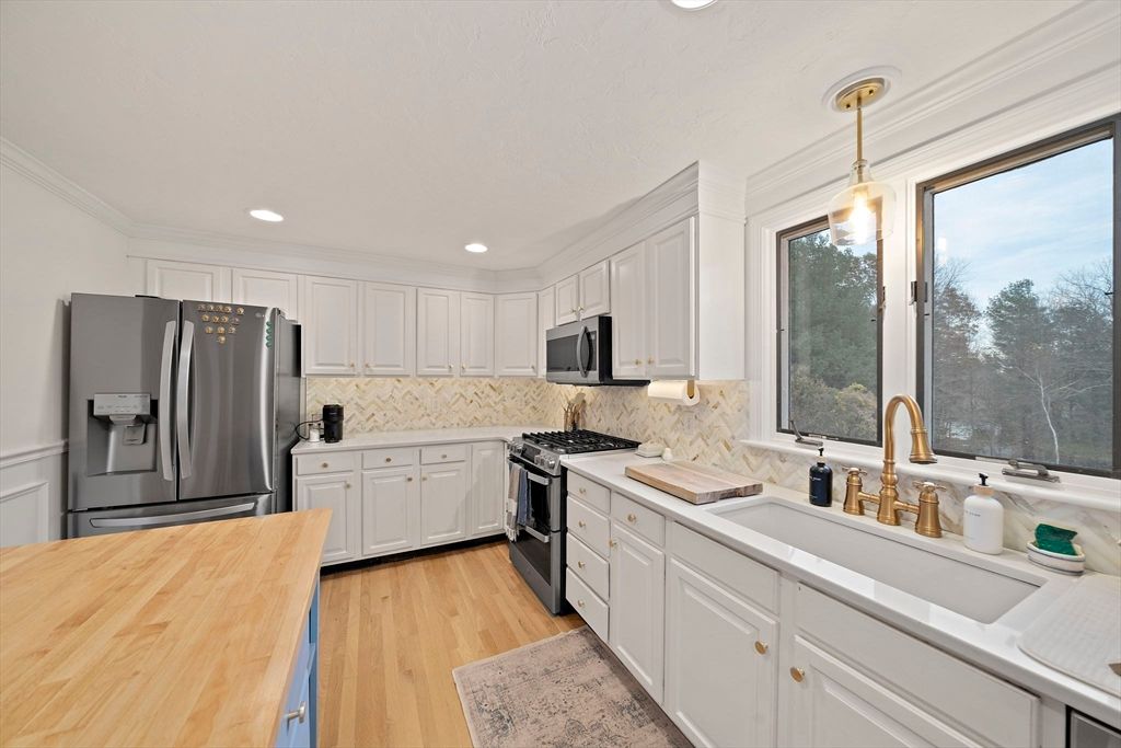 Interior, Kitchen, Pendant Lights, Recessed Lighting, Wood Texture Flooring