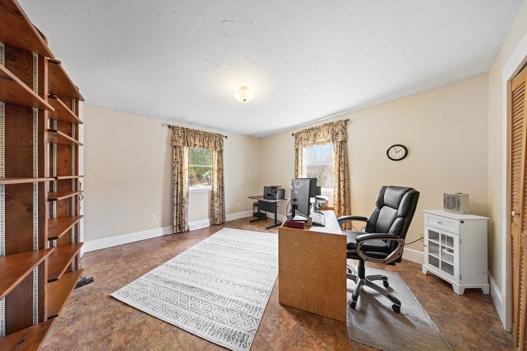 Home Office, Interior