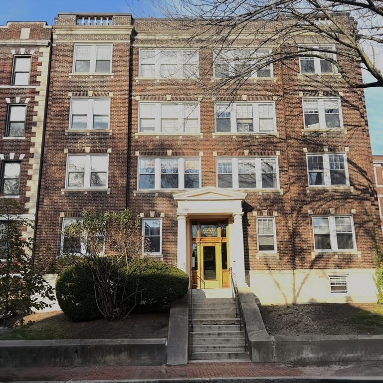 Exterior, Facade, Brick Facade, Rowhouse