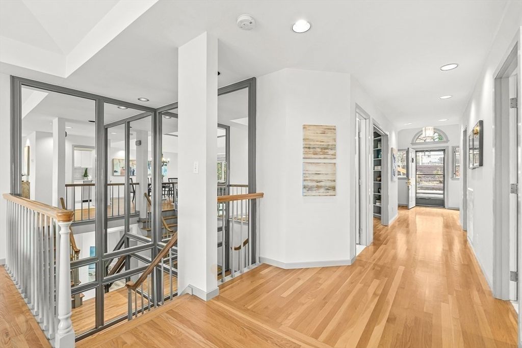 Interior, Recessed Lighting, Wood Texture Flooring