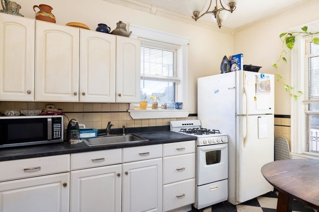 Chandelier, Interior, Kitchen