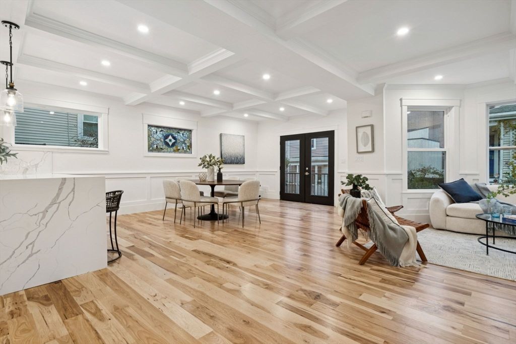 Dining room, Interior, Living room, Pendant Lights, Recessed Lighting, Wood Texture Flooring