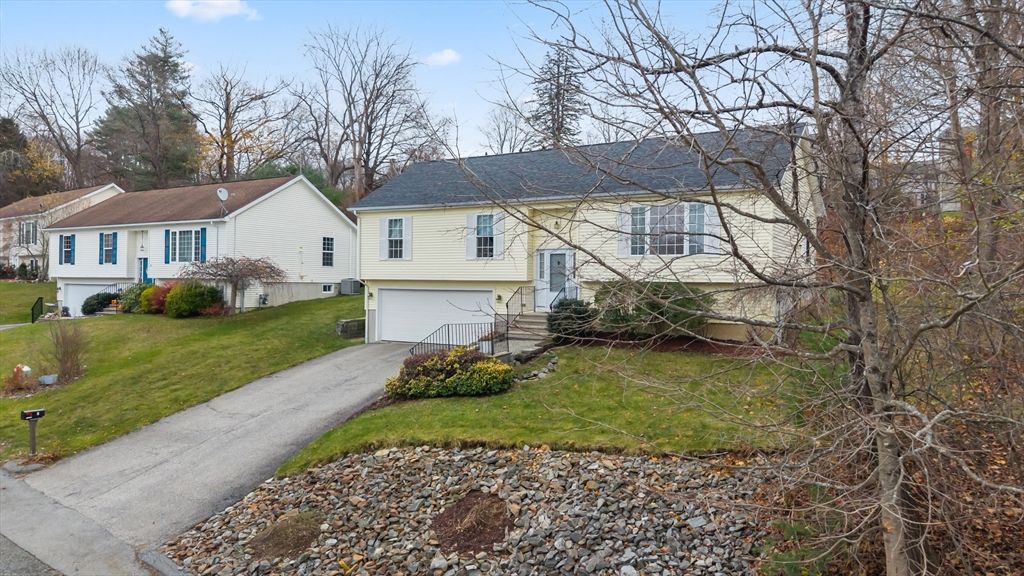 Attached, Exterior, Facade, Cape Cod