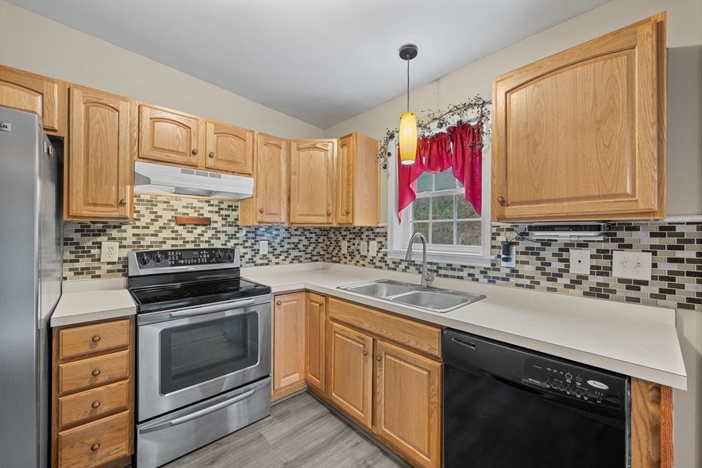 Interior, Kitchen, Pendant Lights, Wood Texture Flooring