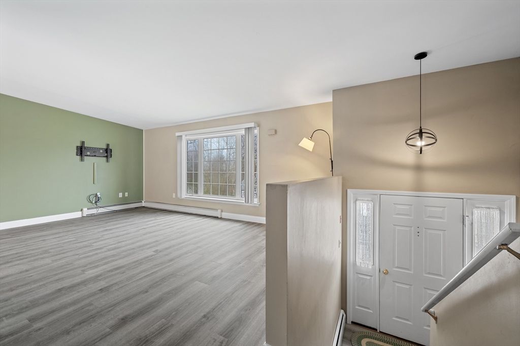 Empty room, Interior, Pendant Lights, Wood Texture Flooring