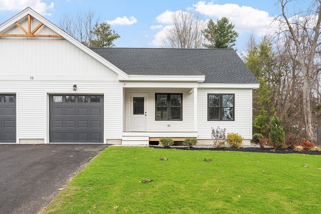 Attached, Exterior, Facade, Cape Cod