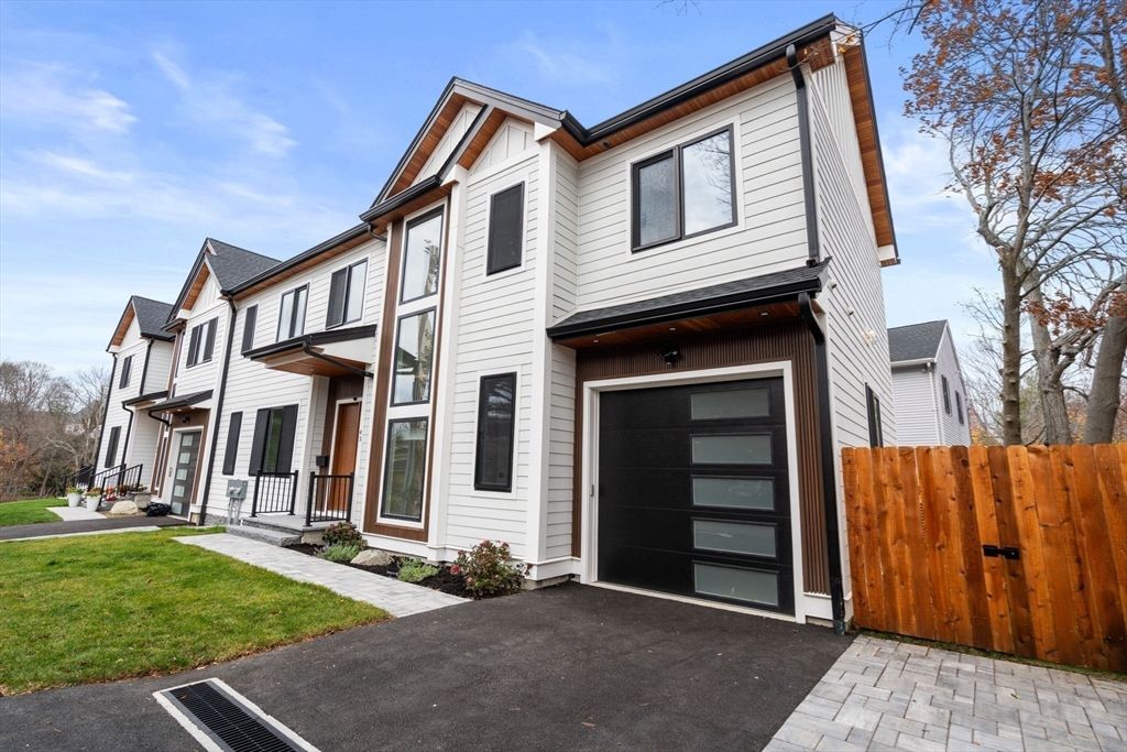 Attached, Exterior, Facade, Farmhouse