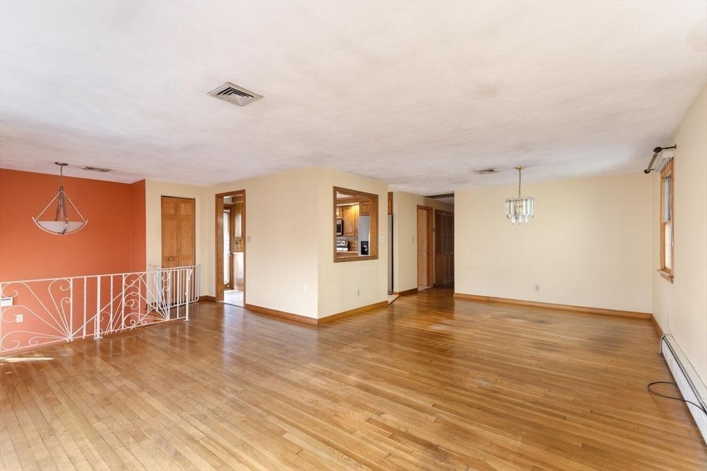 Empty room, Interior, Pendant Lights, Wood Texture Flooring