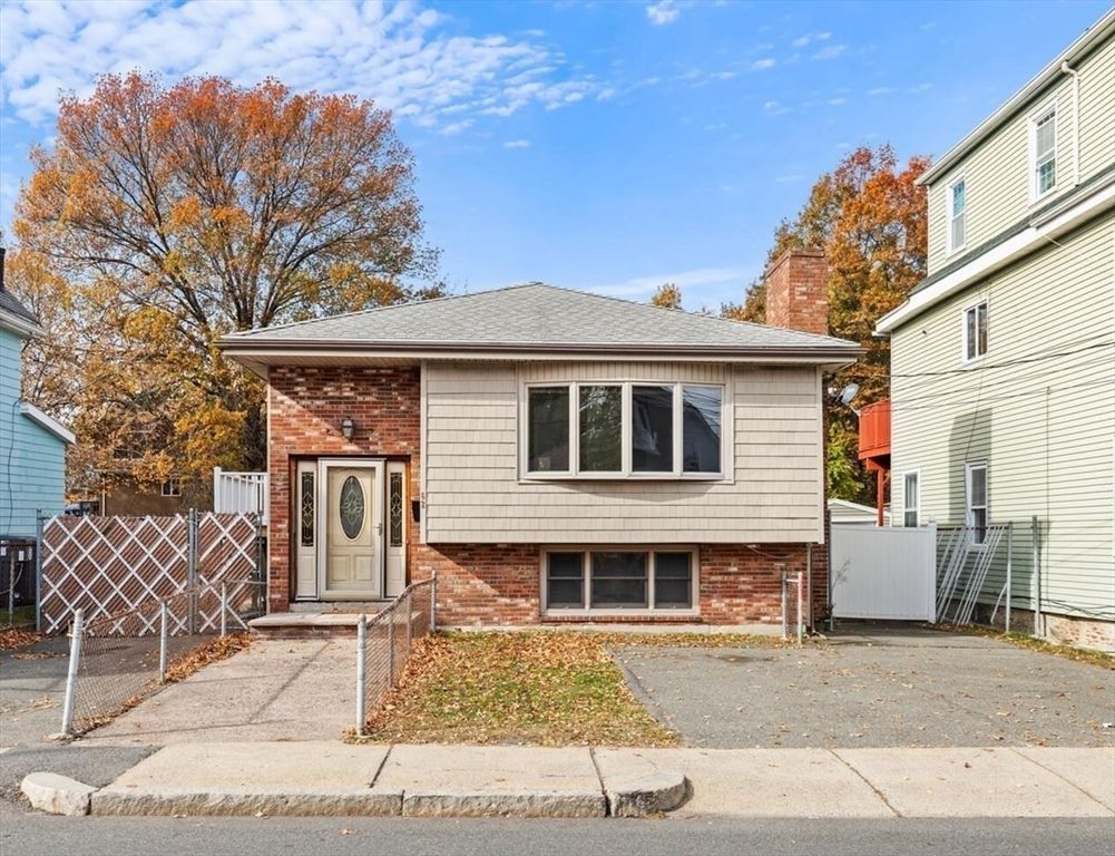 Exterior, Facade, Brick Facade, Raised Ranch