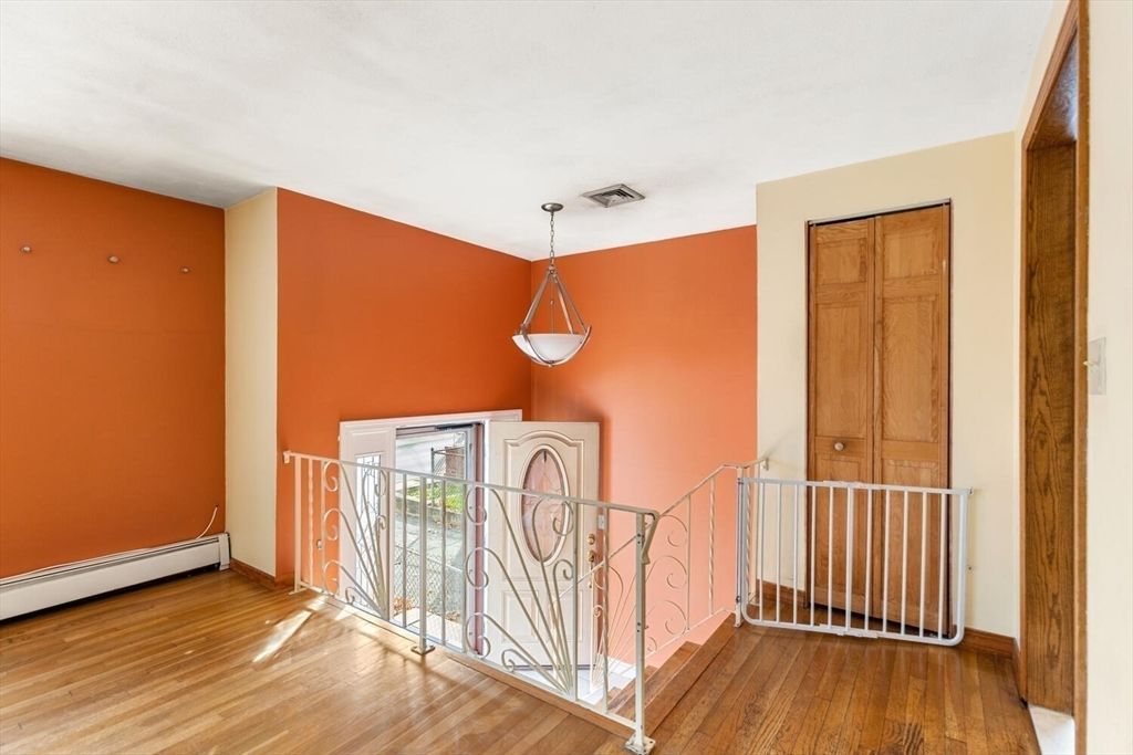 Interior, Pendant Lights, Wood Texture Flooring