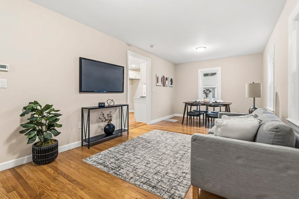 Dining room, Interior, Living room, Recessed Lighting, Wood Texture Flooring