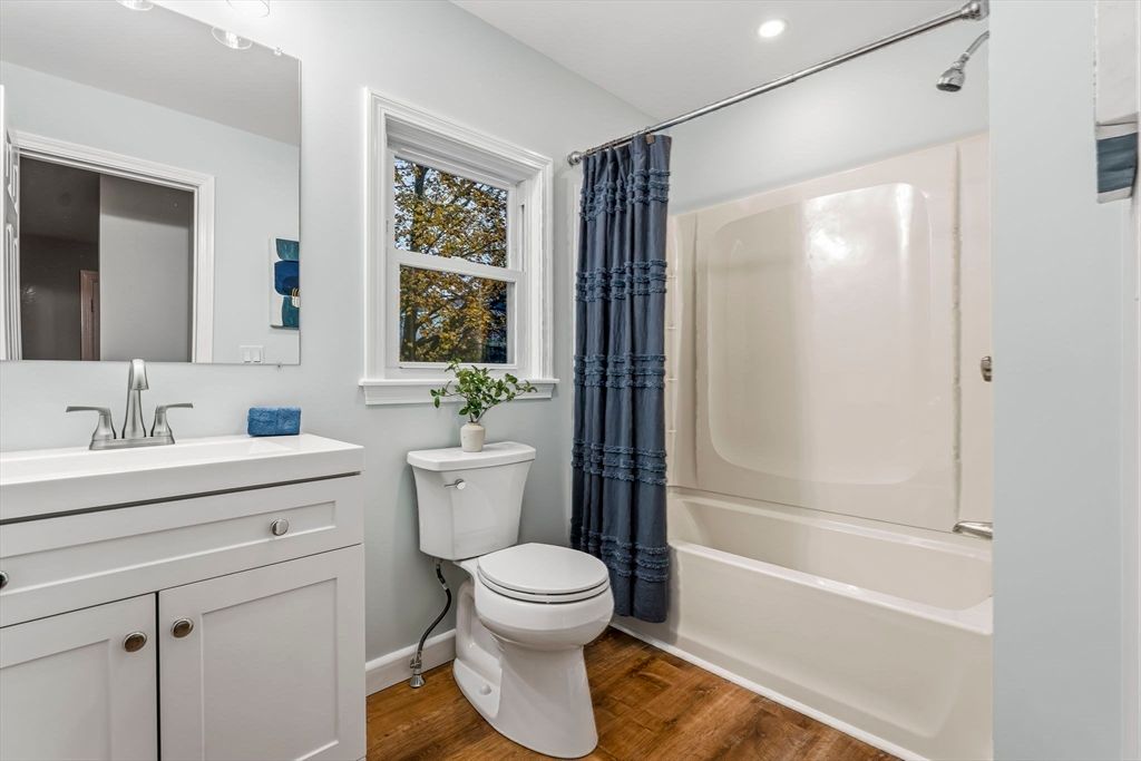 Bathroom, Interior, Recessed Lighting, Wood Texture Flooring