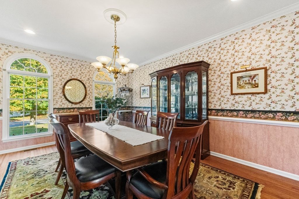 Chandelier, Dining room, Interior, Recessed Lighting, Wood Texture Flooring