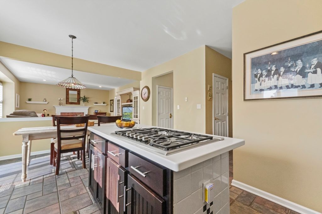 Chandelier, Dining room, Interior, Kitchen, Pendant Lights, Recessed Lighting, Stainless Steel Appliances