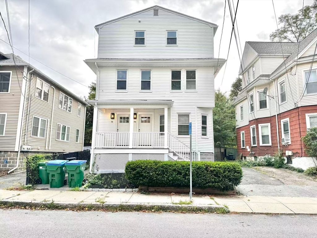 Exterior, Facade, American Foursquare
