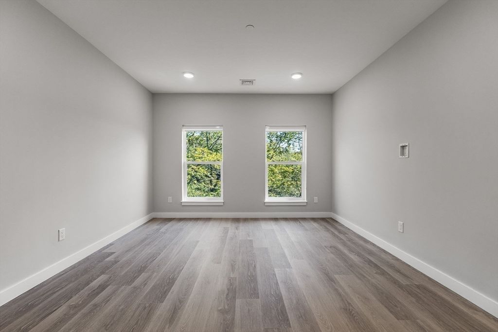 Empty room, Interior, Recessed Lighting, Wood Texture Flooring