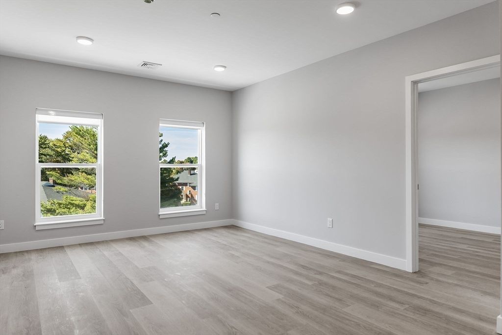 Empty room, Interior, Recessed Lighting, Wood Texture Flooring