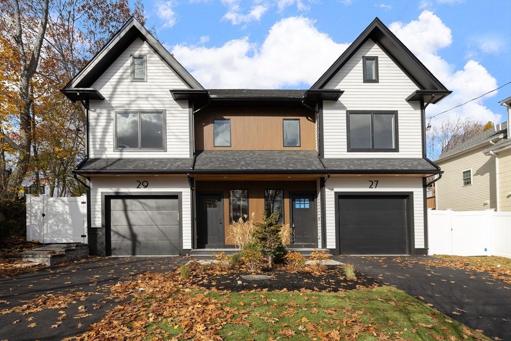 Attached, Exterior, Facade, Farmhouse