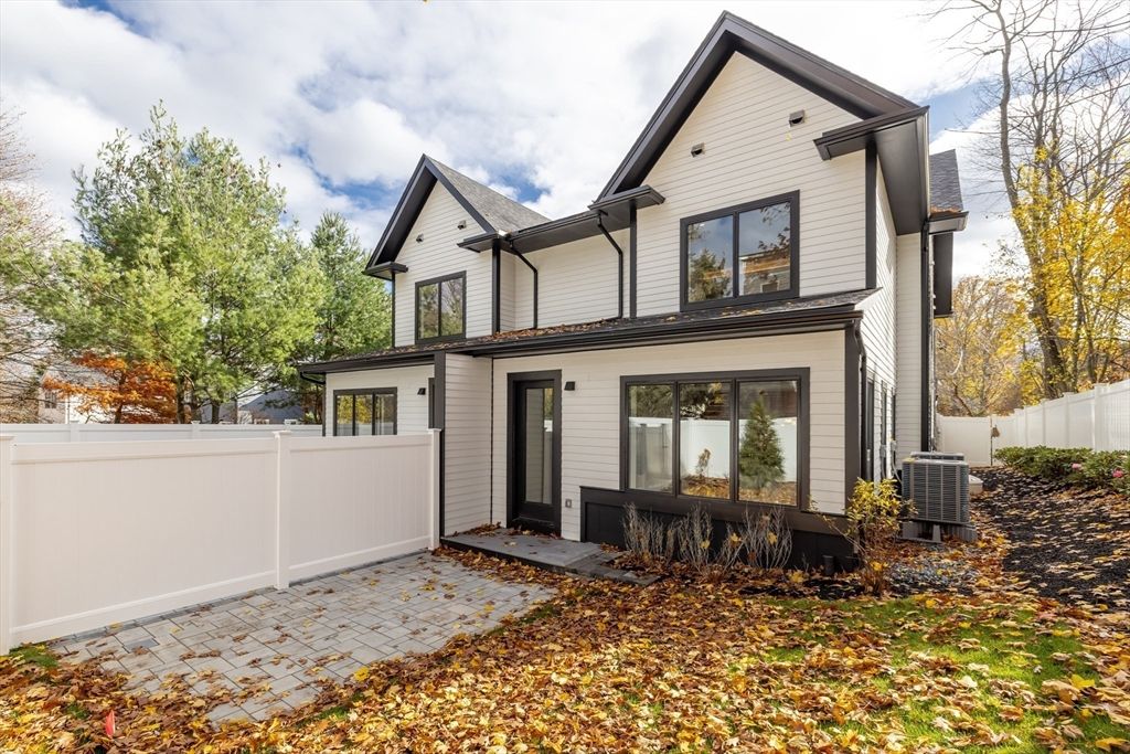 Exterior, Facade, Farmhouse