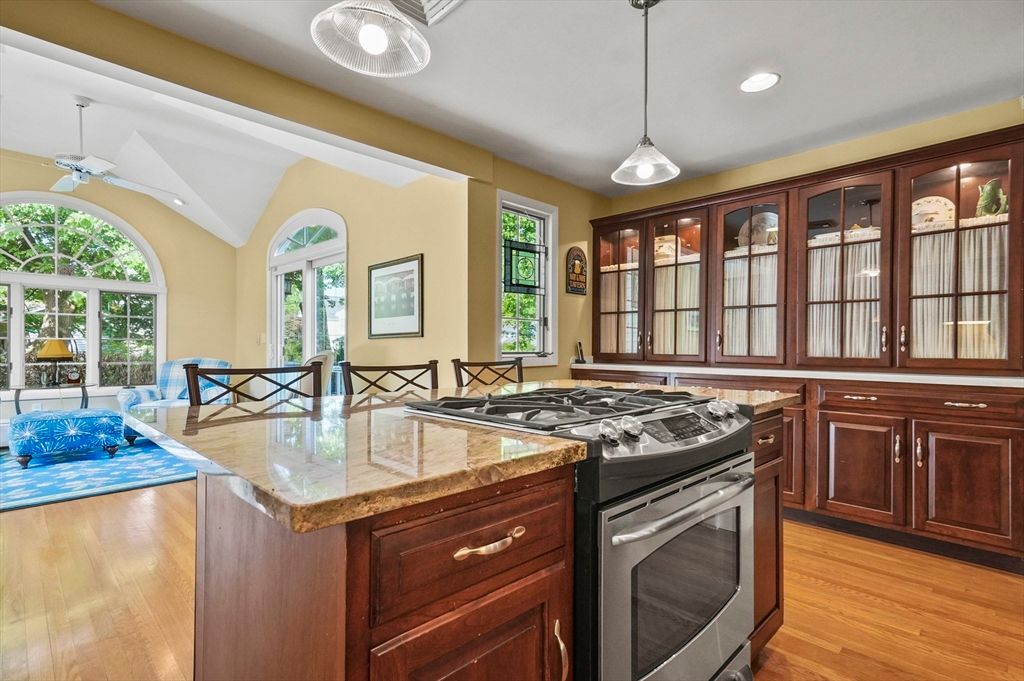 Interior, Kitchen, Living room, Pendant Lights, Recessed Lighting, Stainless Steel Appliances, Wood Texture Flooring