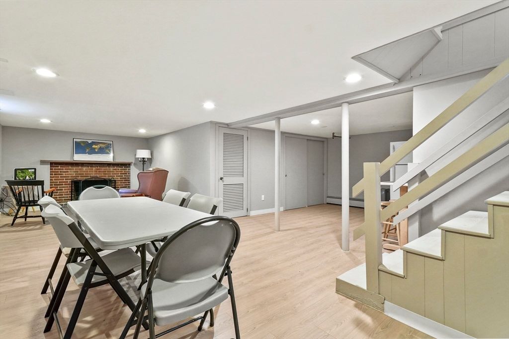 Dining room, Fireplace, Interior, Recessed Lighting, Wood Texture Flooring