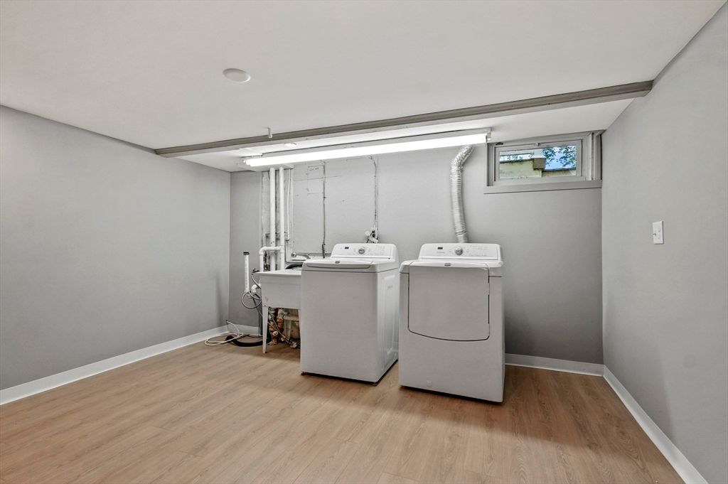 Interior, Washer, Wood Texture Flooring