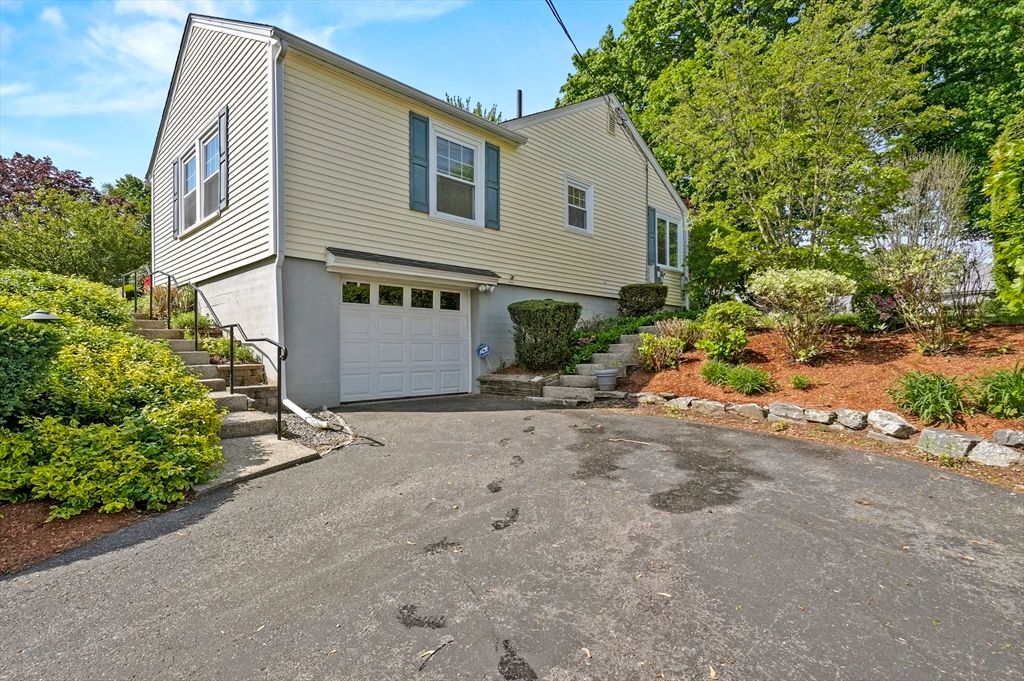 Attached, Exterior, Facade, Raised Ranch