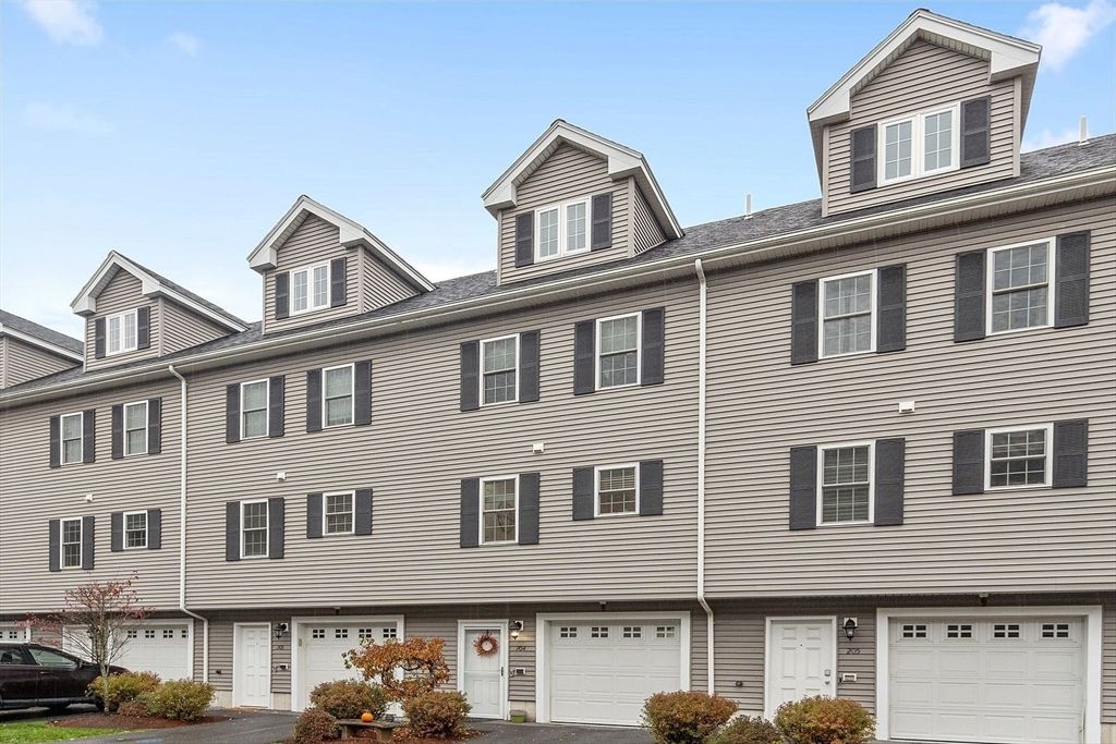 Attached, Exterior, Facade, Rowhouse