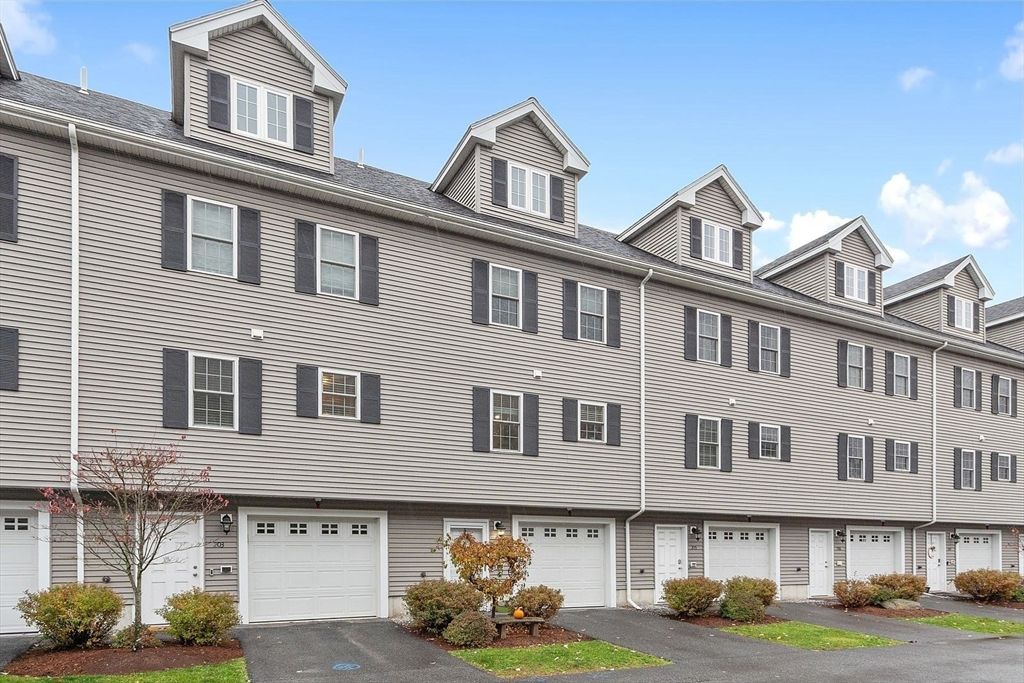 Attached, Exterior, Facade, Georgian