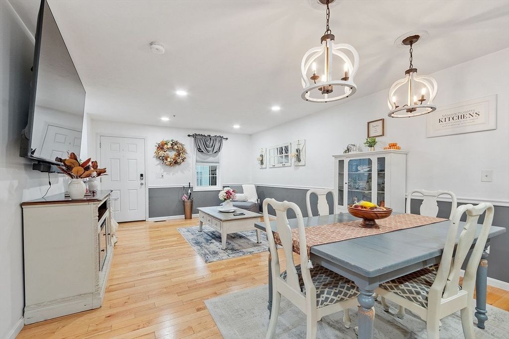Dining room, Interior, Living room, Pendant Lights, Recessed Lighting, Wood Texture Flooring