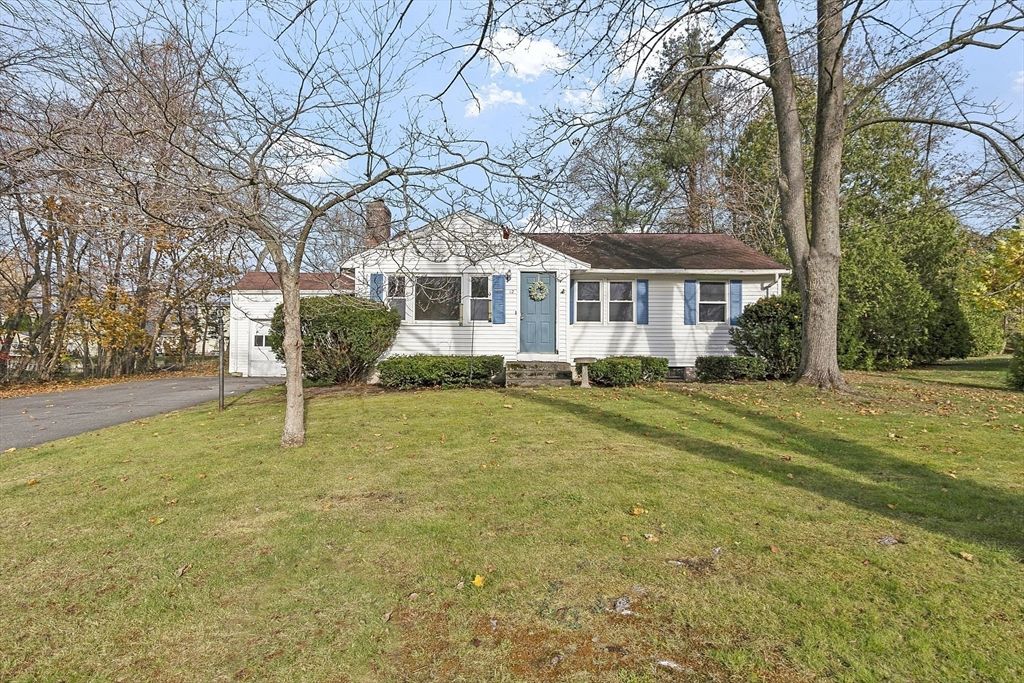 Backyard, Exterior, Facade, Cape Cod