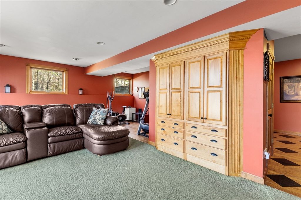 Fitness Equipment, Interior, Living room, Recessed Lighting, Wood Texture Flooring