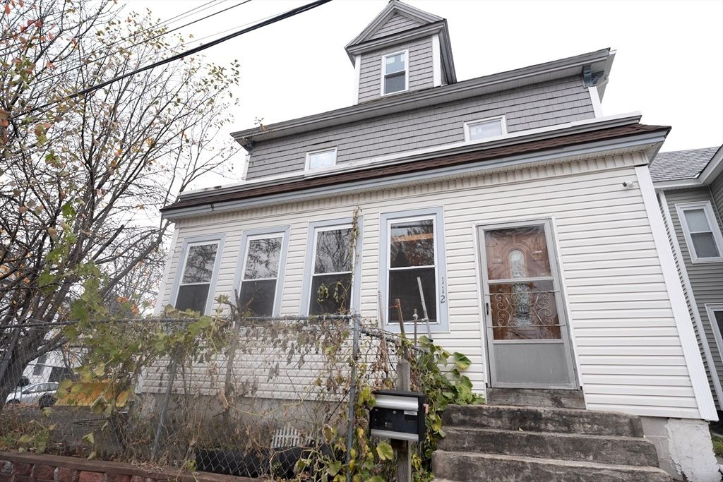 Exterior, Facade, American Foursquare