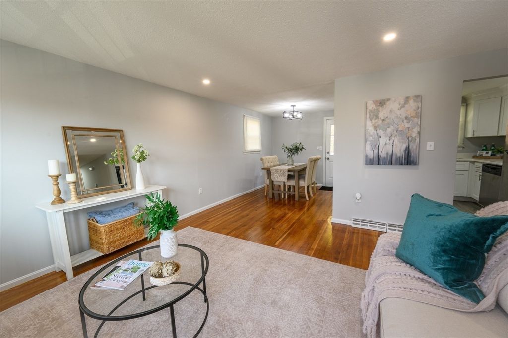 Chandelier, Dining room, Interior, Recessed Lighting, Wood Texture Flooring