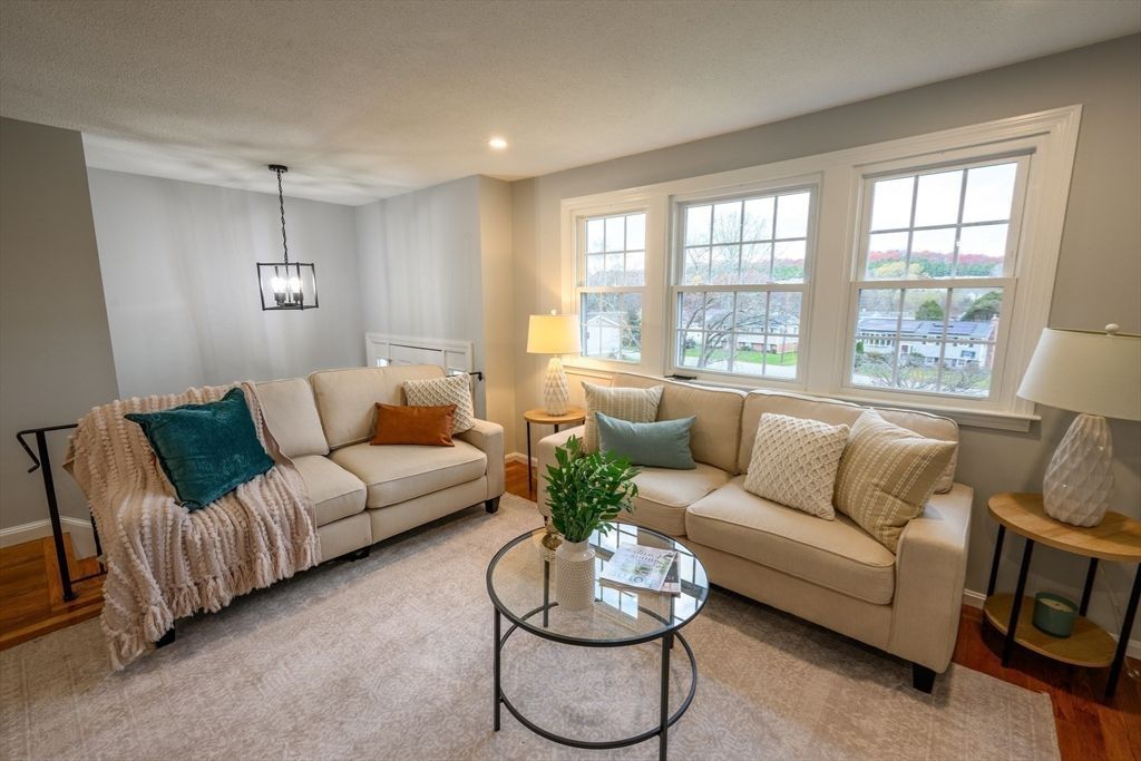 Interior, Living room, Pendant Lights, Recessed Lighting, Wood Texture Flooring