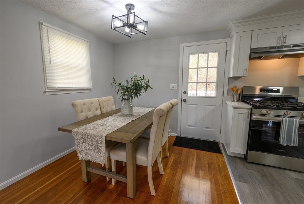 Dining room, Interior, Kitchen, Stainless Steel Appliances, Wood Texture Flooring