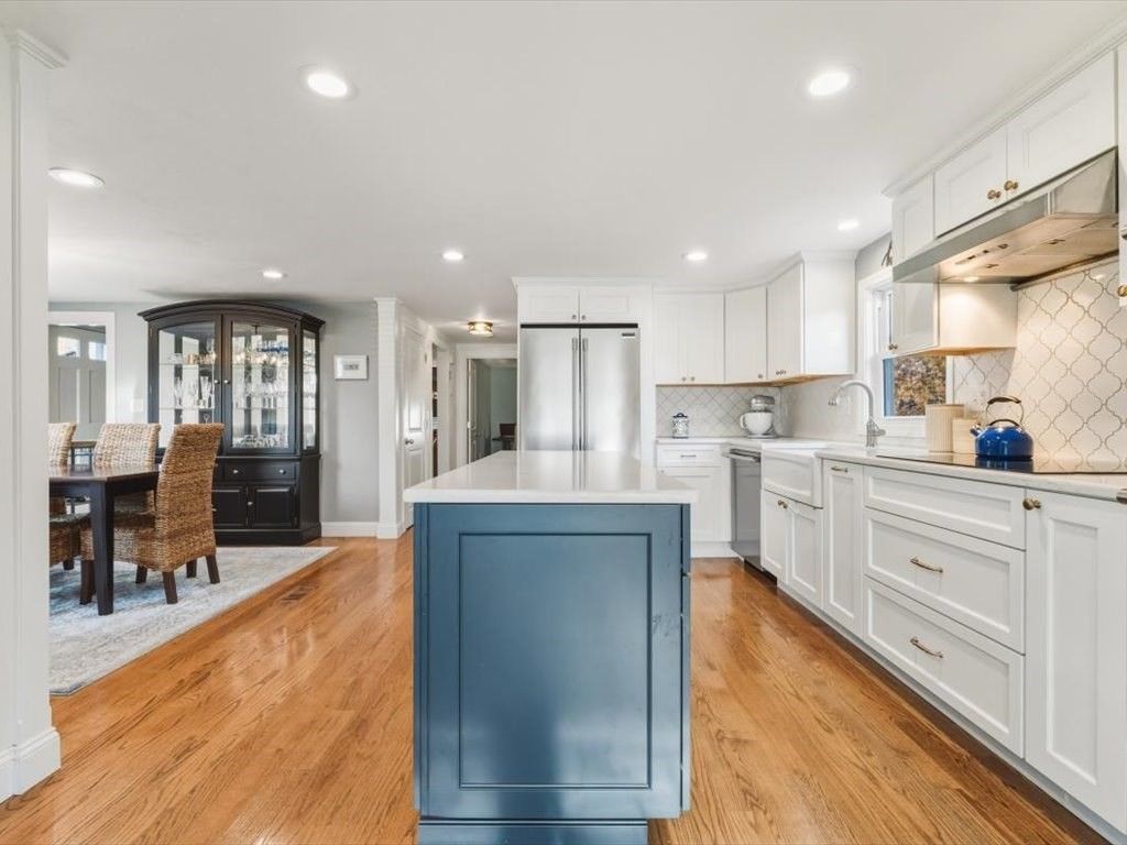 Dining room, Interior, Kitchen, Recessed Lighting, Stainless Steel Appliances, Wood Texture Flooring