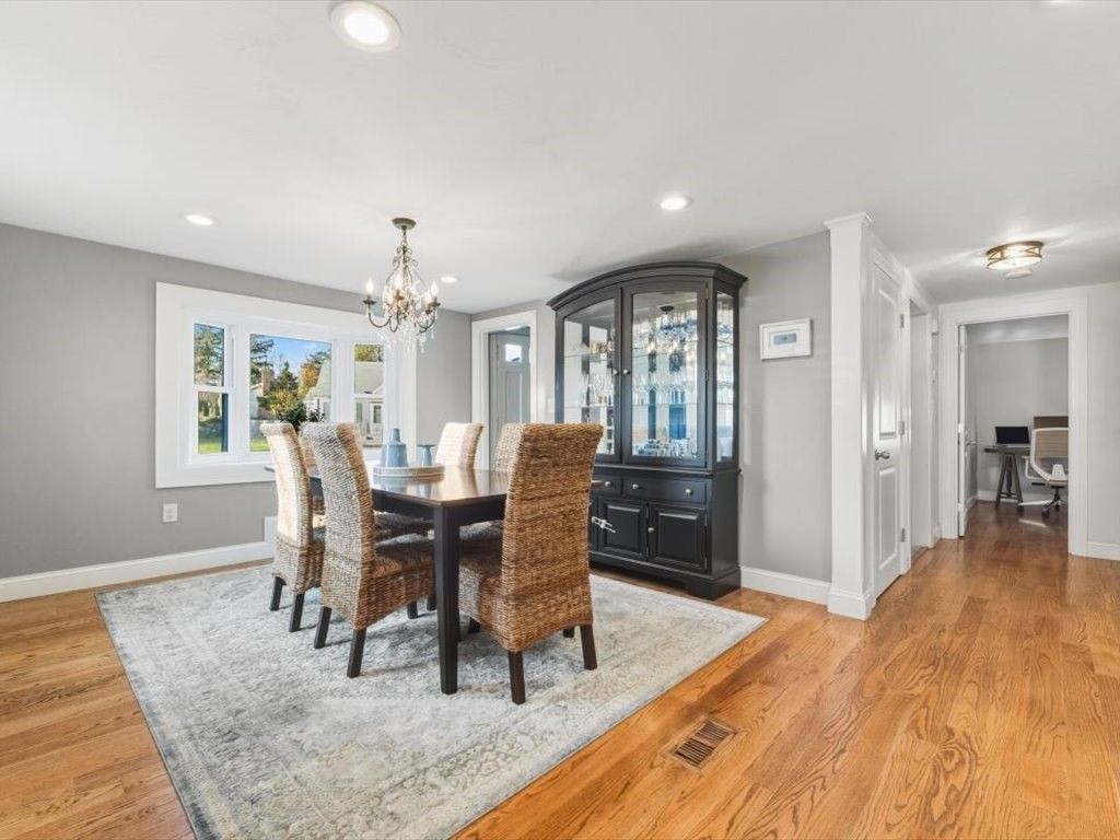 Chandelier, Dining room, Interior, Recessed Lighting, Wood Texture Flooring