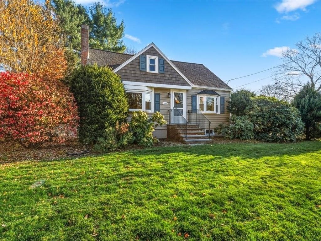 Backyard, Exterior, Facade, Cape Cod