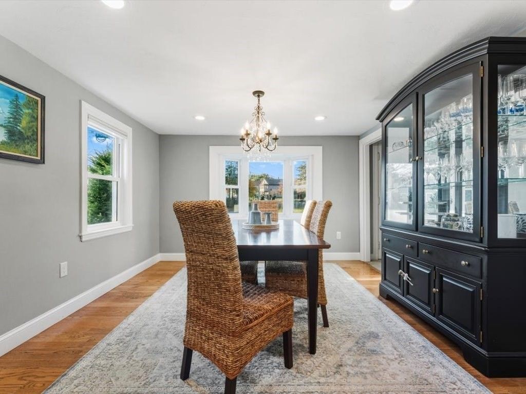 Chandelier, Dining room, Interior, Recessed Lighting, Wood Texture Flooring