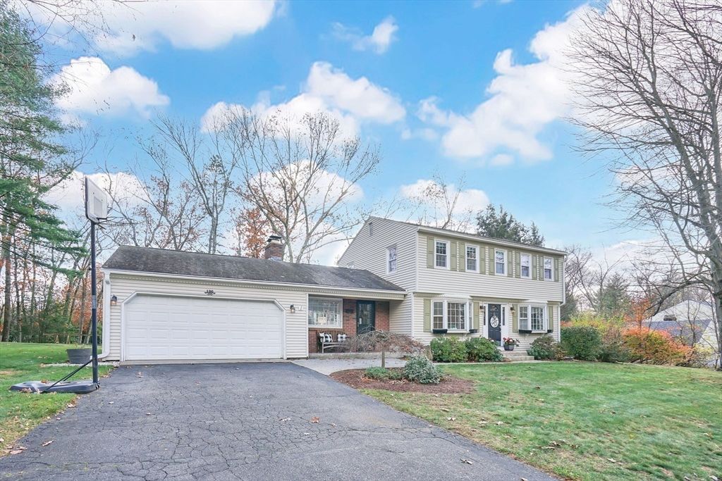 Attached, Exterior, Facade, Brick Facade, Split Level