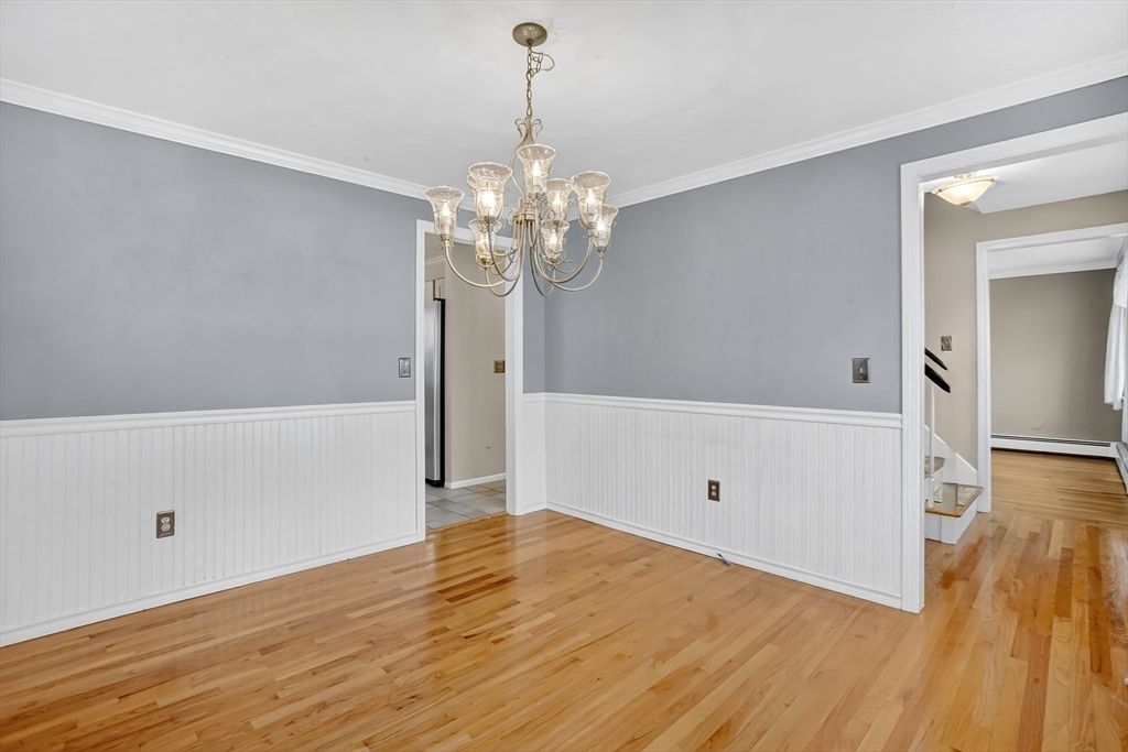 Chandelier, Empty room, Interior, Wood Texture Flooring