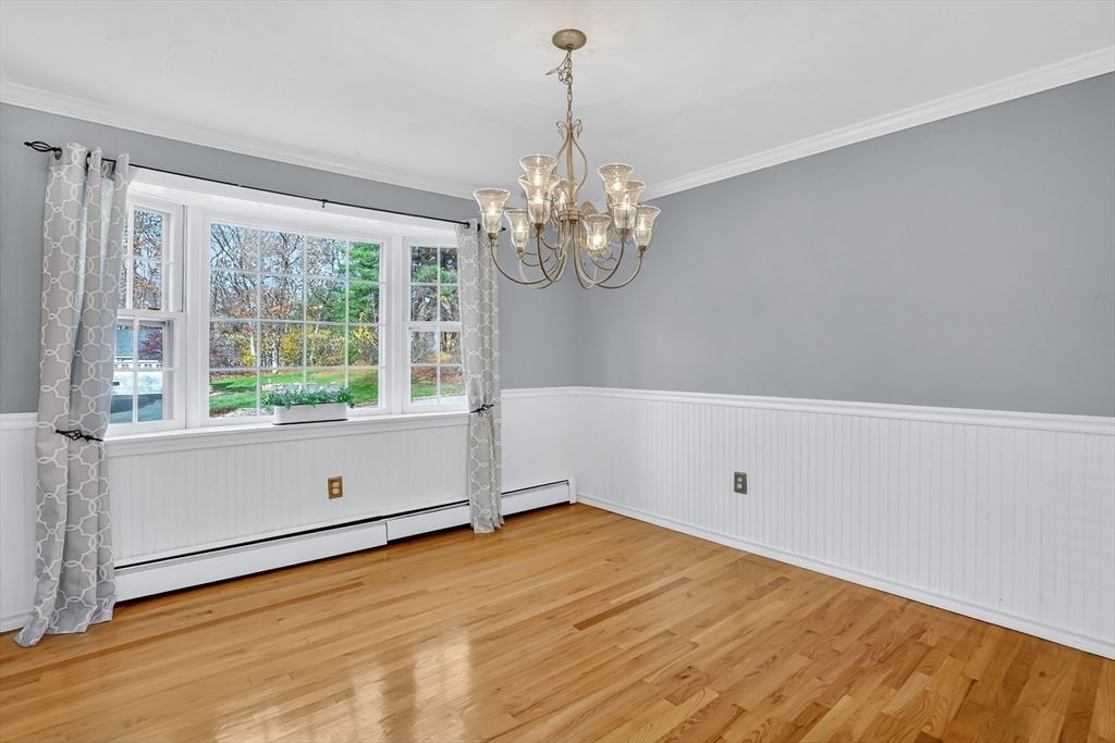 Chandelier, Empty room, Interior, Wood Texture Flooring