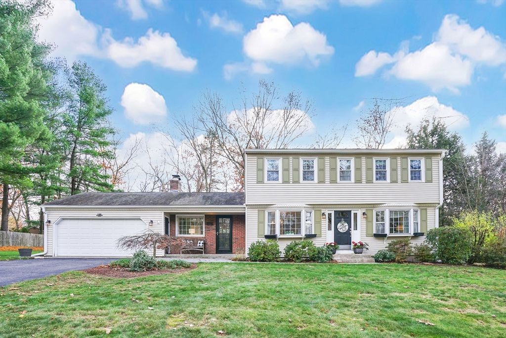 Attached, Exterior, Facade, Brick Facade, Georgian