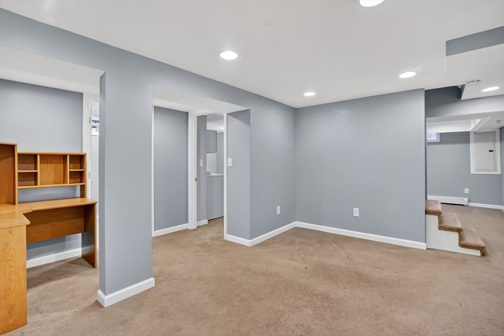 Empty room, Interior, Recessed Lighting