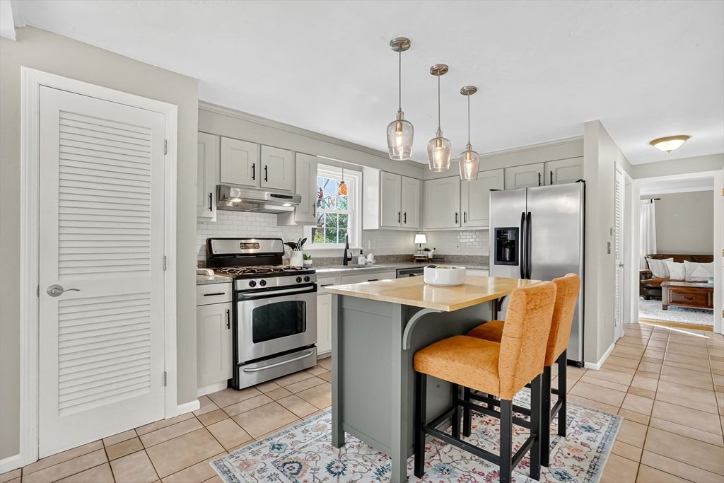 Interior, Kitchen, Pendant Lights, Stainless Steel Appliances