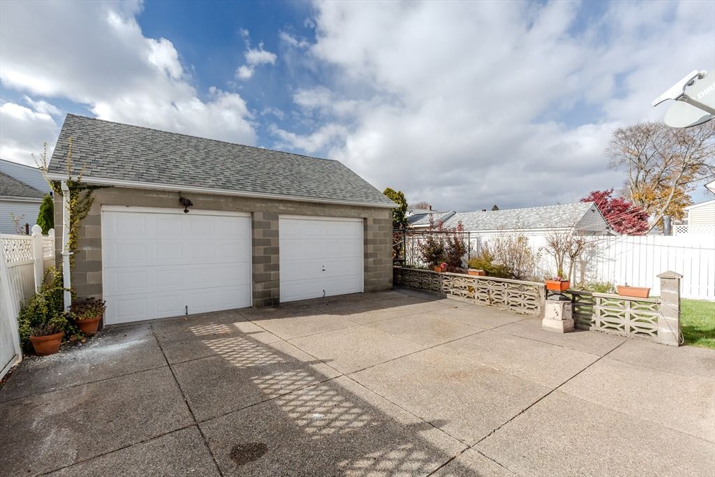 Detached Garage, Exterior