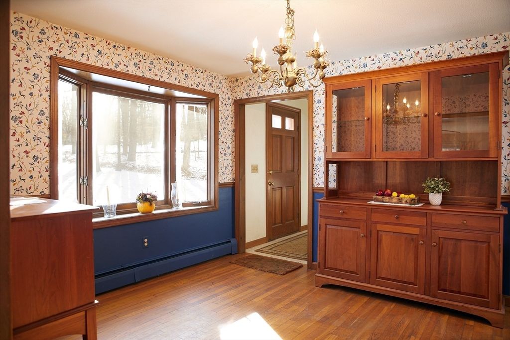 Chandelier, Interior, Wood Texture Flooring