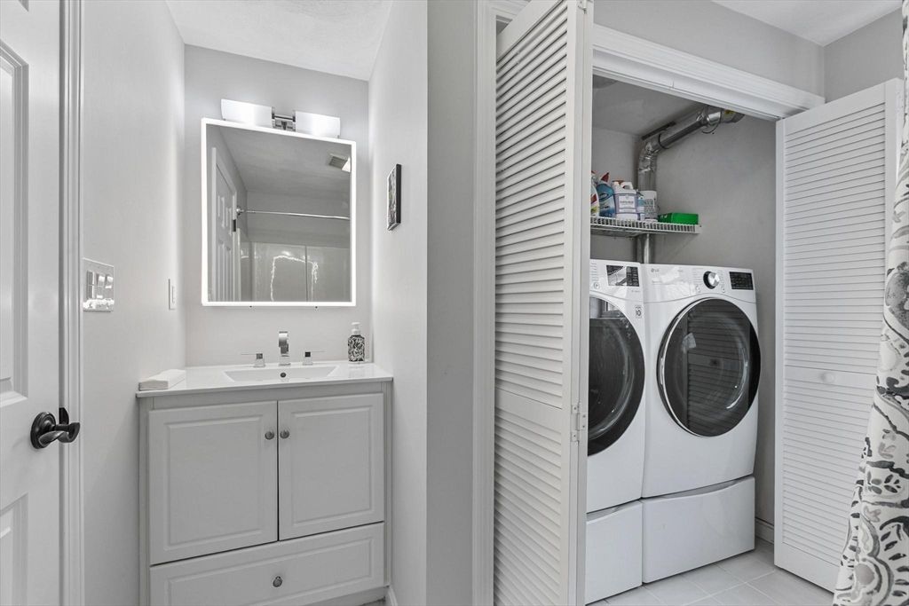 Bathroom, Interior, Utility Closets, Washer